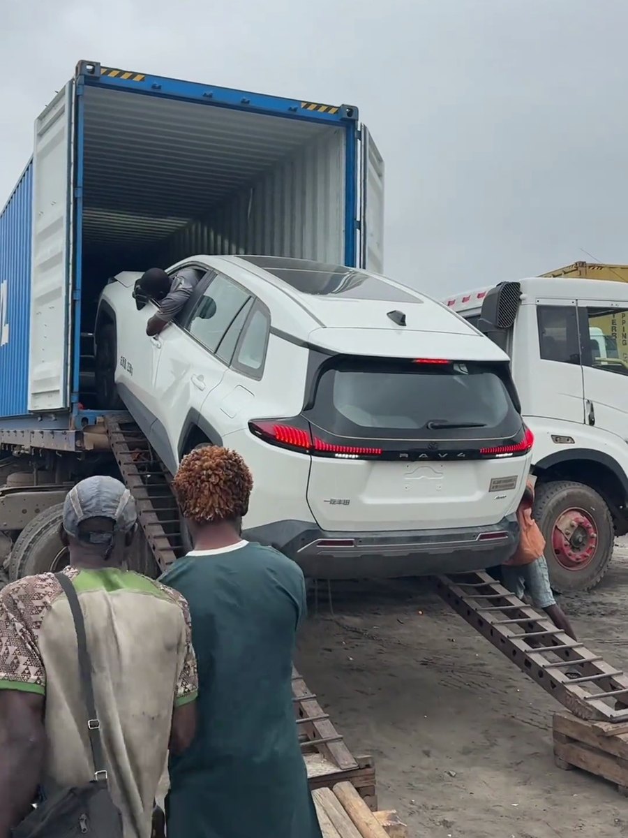 Vehicle driven out of its container at destination — China to Douala service